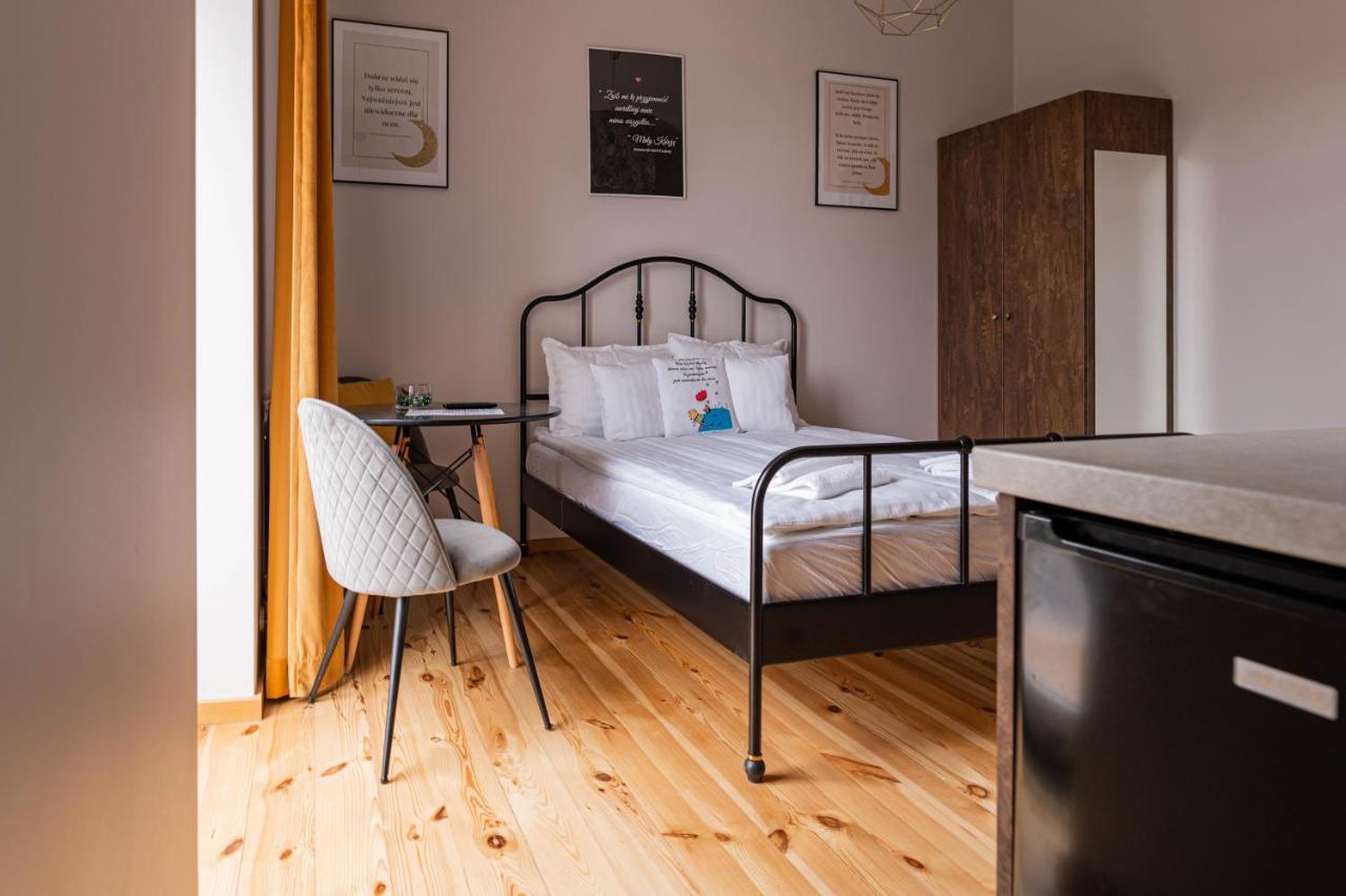 Apartamenty W Kamienicy Sieradz Bagian luar foto